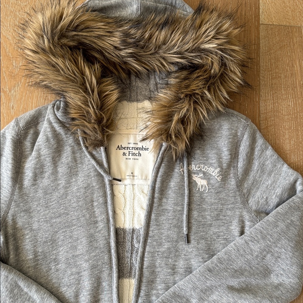 RARE Vintage Y2K Abercrombie & Fitch Fur Hood Moose Sweater Lined Hoodie M
